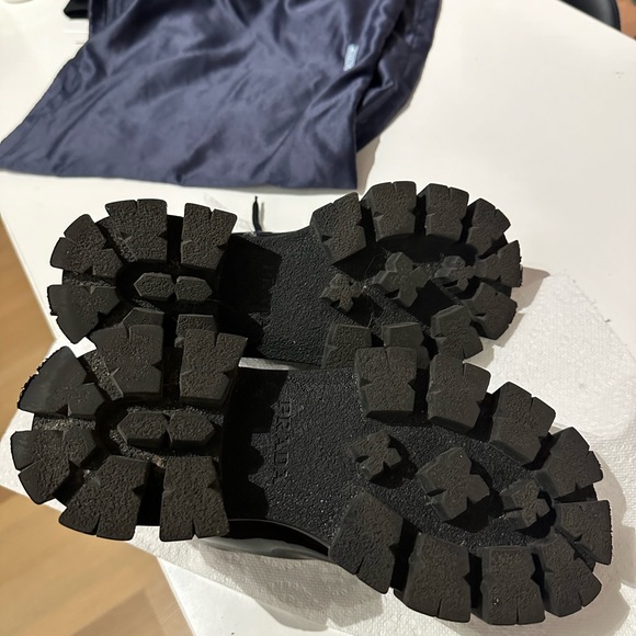 Authentic Prada Monolith Derby Shoes in Patent Black - Picture 15 of 16